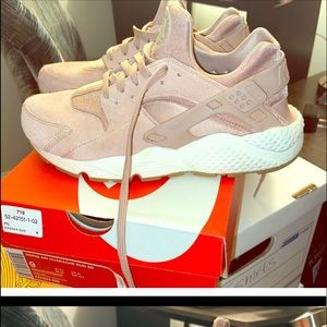 Women’s Nike Huaraches